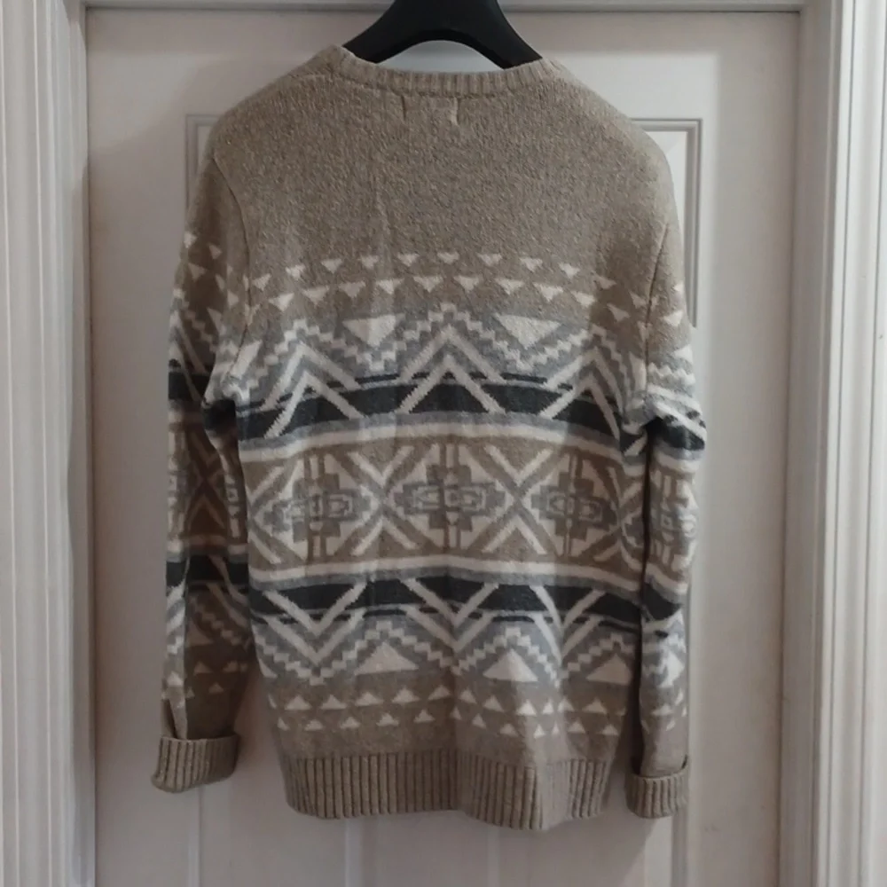 Old Navy Men's Tan and Gray Patterned Crewneck Sweater